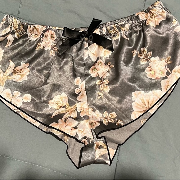 Intimates. - Picture 3 of 3